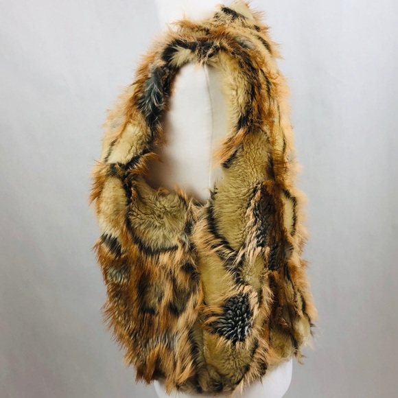 Faux Furš„Vegan Coyote Fur Vest Size Med - Picture 3 of 6